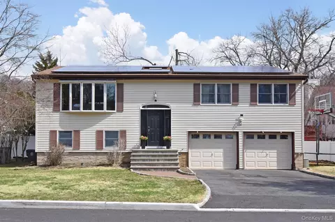 4 Willow Ln, Greenburgh, NY 10533