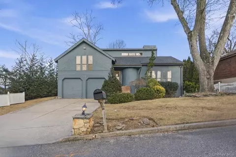 115 Cypress Dr, Kings Park, NY 11754