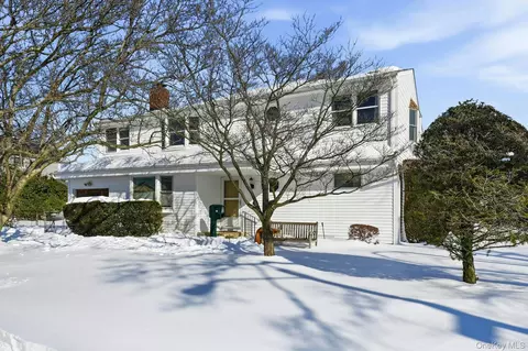 111 King St, Hicksville, NY 11801