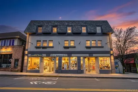202 Main St #303, Port Jefferson, NY 11777