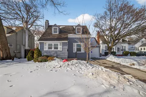 29 Babylon Tpke, Merrick, NY 11566