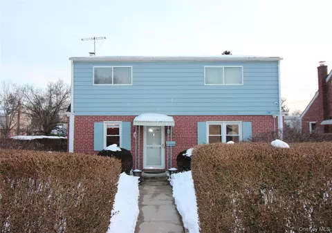 1 Pine Pl, Glen Cove, NY 11542