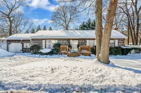 118 Moriches Ave, Mastic, NY 11950