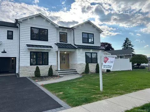 26 Essex Rd, Bethpage, NY 11714