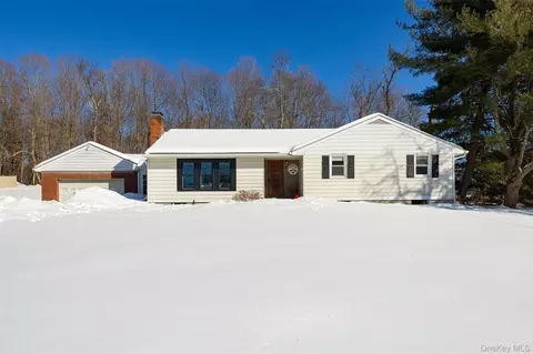 29 Mcallister Dr, La Grange, NY 12569