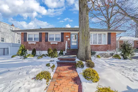 2009 Newbridge Rd, Bellmore, NY 11710