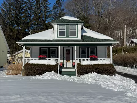 8 Maiden Ln, Port Jervis, NY 12771