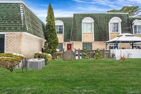 615 Blue Ridge Dr #615, Medford, NY 11763