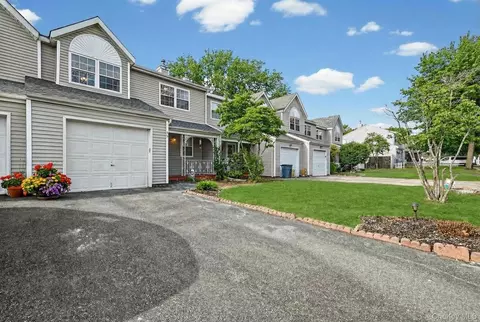 55 Cherry St, Central Islip, NY 11722