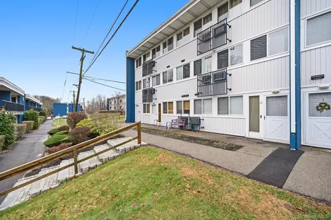 2 Wyndover Woods Ln #18, Greenburgh, NY 10603