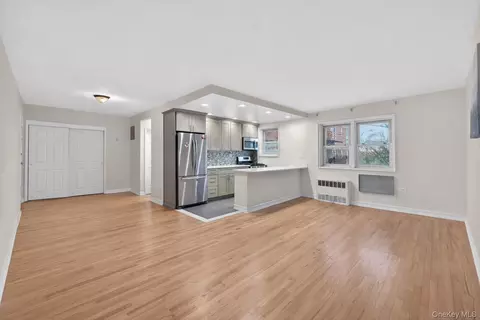 66-92 Selfridge St #5C, Forest Hills, NY 11375