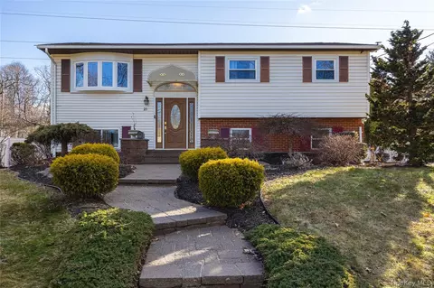 21 Amarillo Dr, Clarkstown, NY 10954