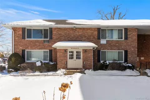 294 Edmunton Dr #K18, North Babylon, NY 11703