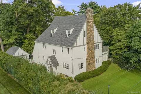 23 Lyons Pl, Larchmont, NY 10538