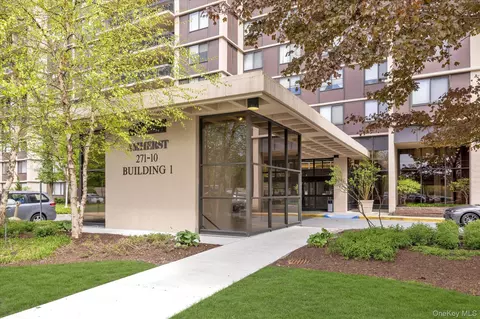 271-10 Grand Central Pkwy #27 Y, Oakland Gardens, NY 11364