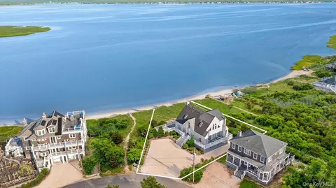 8 Dune Ln, Westhampton Beach, NY 11978