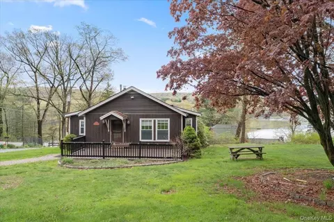 4 Beachway Dr, Holmes, NY 12531
