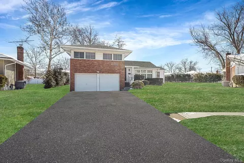 1384 Dieman Ln, East Meadow, NY 11554
