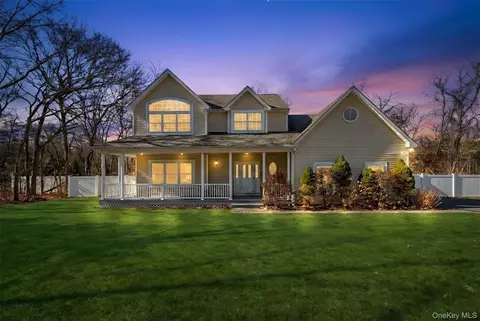 36 S Cozine Rd, Center Moriches, NY 11934