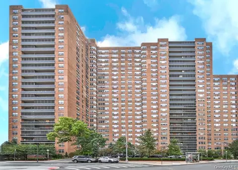 70-25 Yellowstone Blvd #7M, Forest Hills, NY 11375