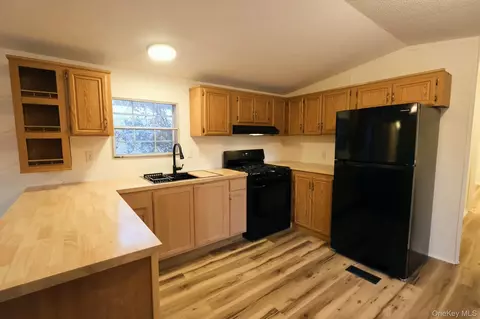 23 Oak St, Mamakating, NY 12790