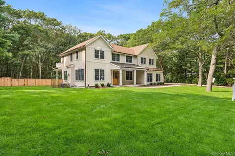 9 Lincoln St, Sag Harbor, NY 11963