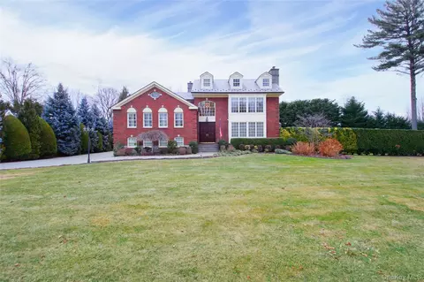 101 Wetherill Rd, Garden City, NY 11530
