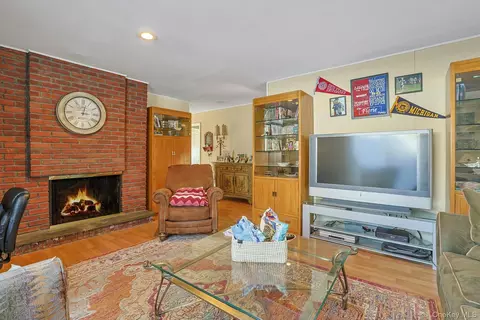 Living - 7 Lorenz Dr, Mount Pleasant, NY 10595 photo 6 of 6