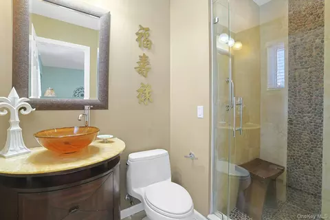 Bath - 7 Lorenz Dr, Mount Pleasant, NY 10595 photo 2 of 3