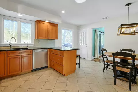 Kitchen - 7 Lorenz Dr, Mount Pleasant, NY 10595 photo 2 of 2
