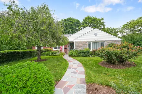 100 Yale Rd, Greenburgh, NY 10530