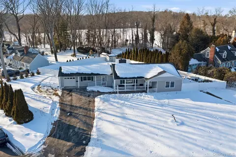 34 Mayfair Dr, Huntington, NY 11743