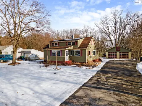 476 Coldenham Rd, Walden, NY 12586