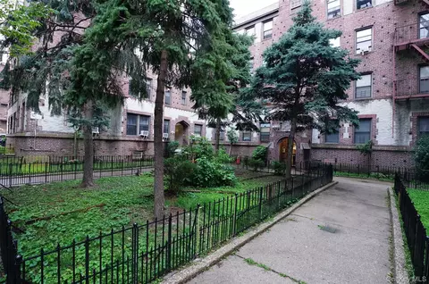 61-40 Saunders St #A12, New York, NY 11374