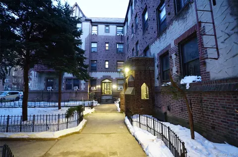 61-40 Saunders St #A12, New York, NY 11374
