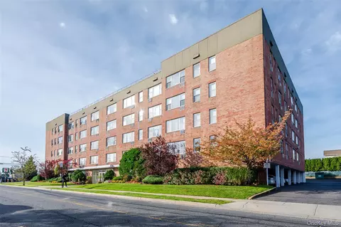 280 Guy Lombardo Ave #2H, Freeport, NY 11520