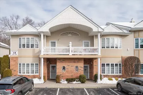 34 Sarah Ct, Amityville, NY 11701