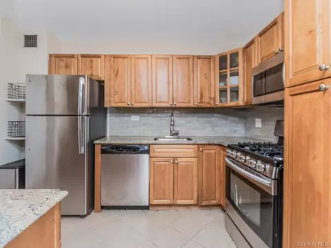 3935 Blackstone Ave #8A, Bronx, NY 10471