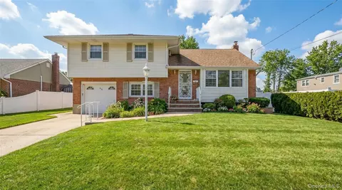 95 Rhodes Ave, Hempstead, NY 11550