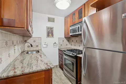 10230 66 Rd #14A, Forest Hills, NY 11375