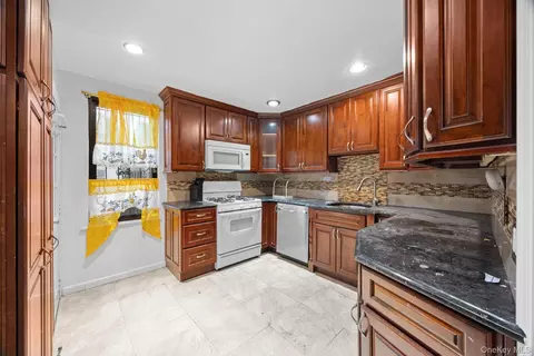 16737 109th Rd, New York, NY 11433
