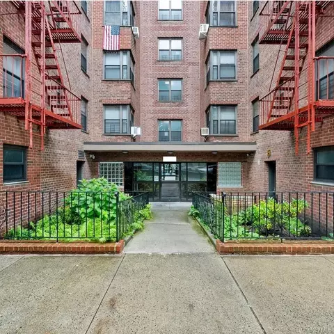 32-25 88th St #407, East Elmhurst, NY 11369