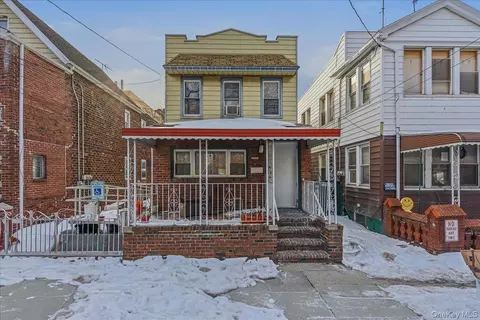 10152 102nd St, New York, NY 11416