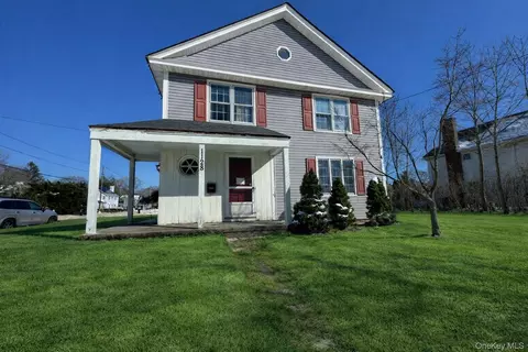 1128 Roanoke Ave, Riverhead, NY 11901