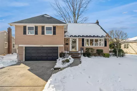 84 Russell Rd, Garden City, NY 11530