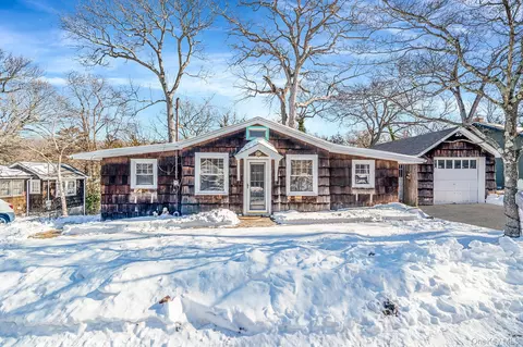 15 Ridge Ln, Miller Place, NY 11764