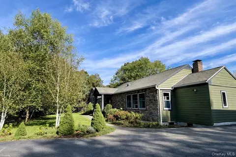 95 Lakeview Ave, Ulster, NY 12401