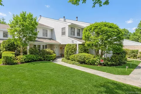 520 Hampton Rd #5, Southampton, NY 11968