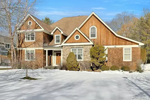 14 Pond Hollow Ct, Mount Pleasant, NY 10570