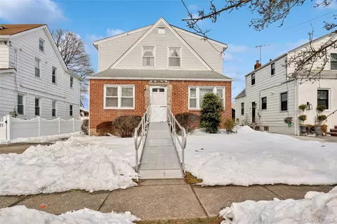 529 7th Ave, North Hempstead, NY 11040